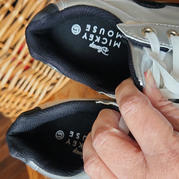 Silver Mickey Sneakers sz 9 Metallic Disneyworld Disneyland - Picture 6 of 10